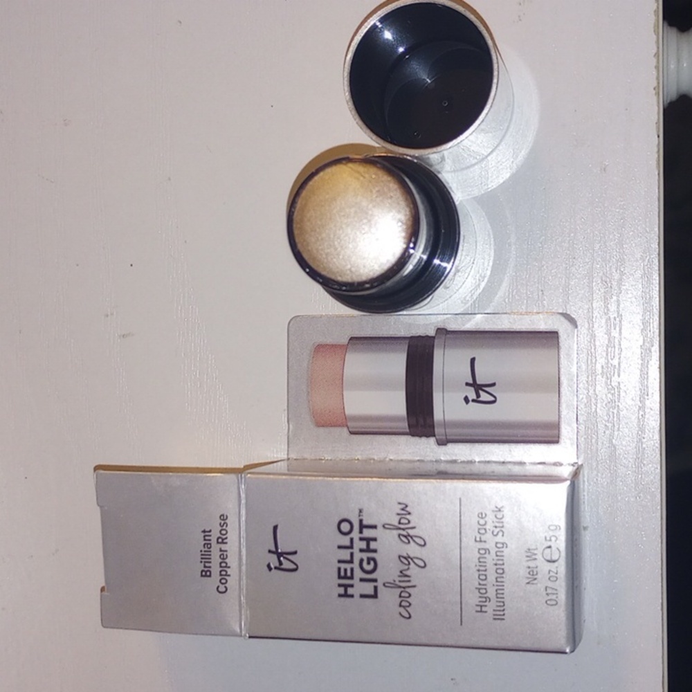 It Cosmetics hydrating face illuminating stick